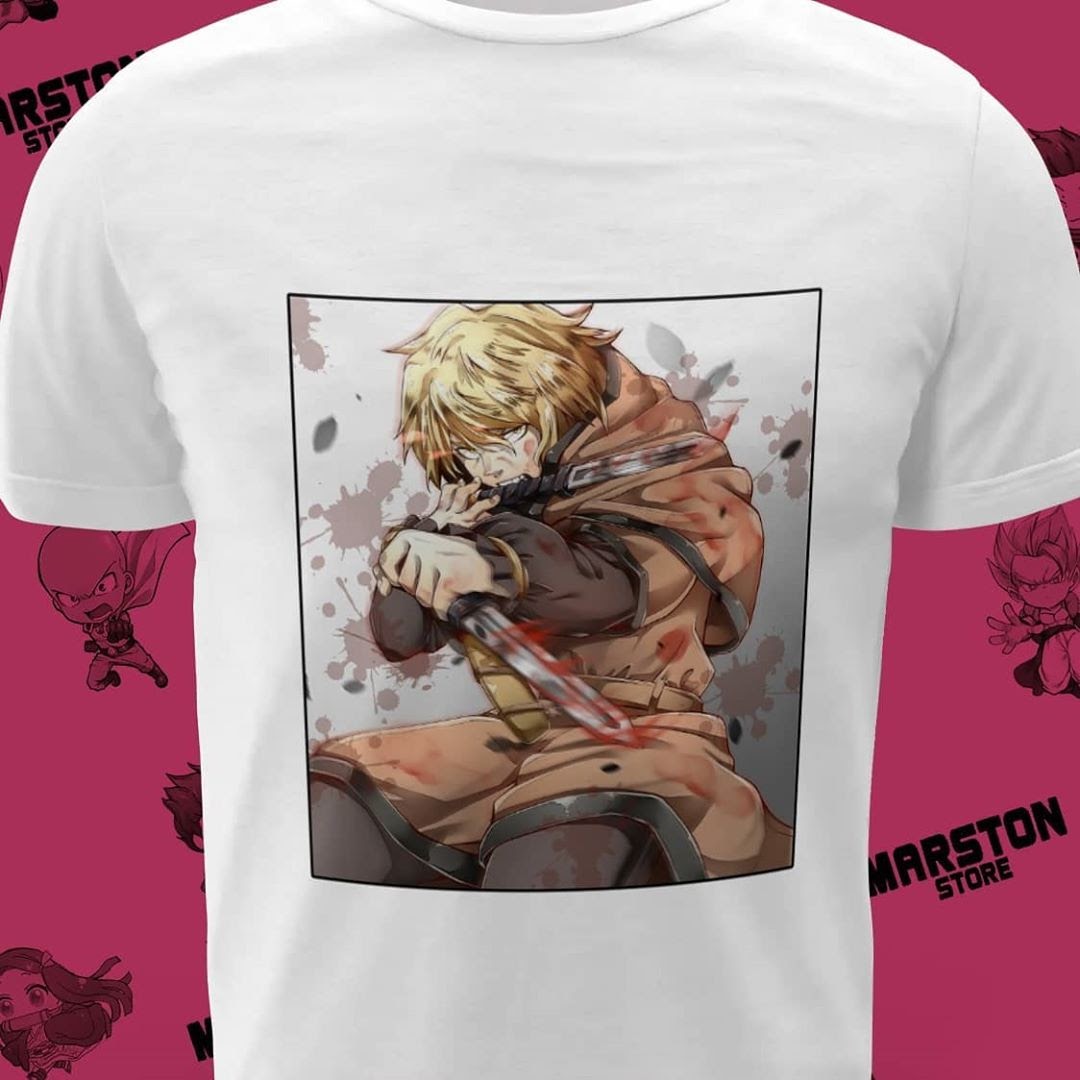 Polera blanca de Vinland Saga