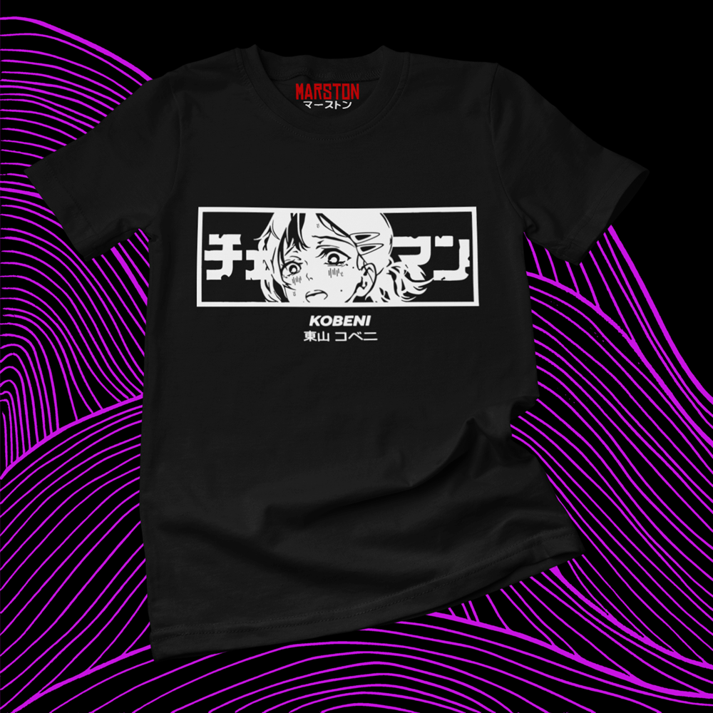 Polera negra Chainsaw Man con diseño de Kobeni Higashiyama