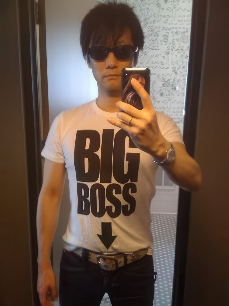 Polera Hideo Kojima Big Boss ↓ (Metal Gear Solid)