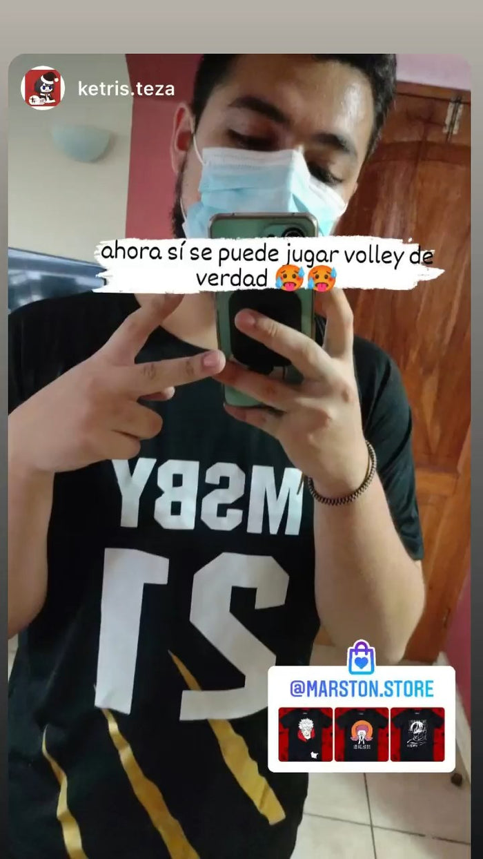 Foto real de cliente - Polera Haikyuu - MSBY Black Jackals - Hinata