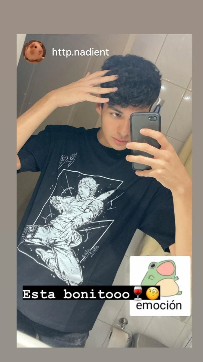Foto real de cliente - Polera Jojo's Bizarre Adventure - Gyro Zeppeli