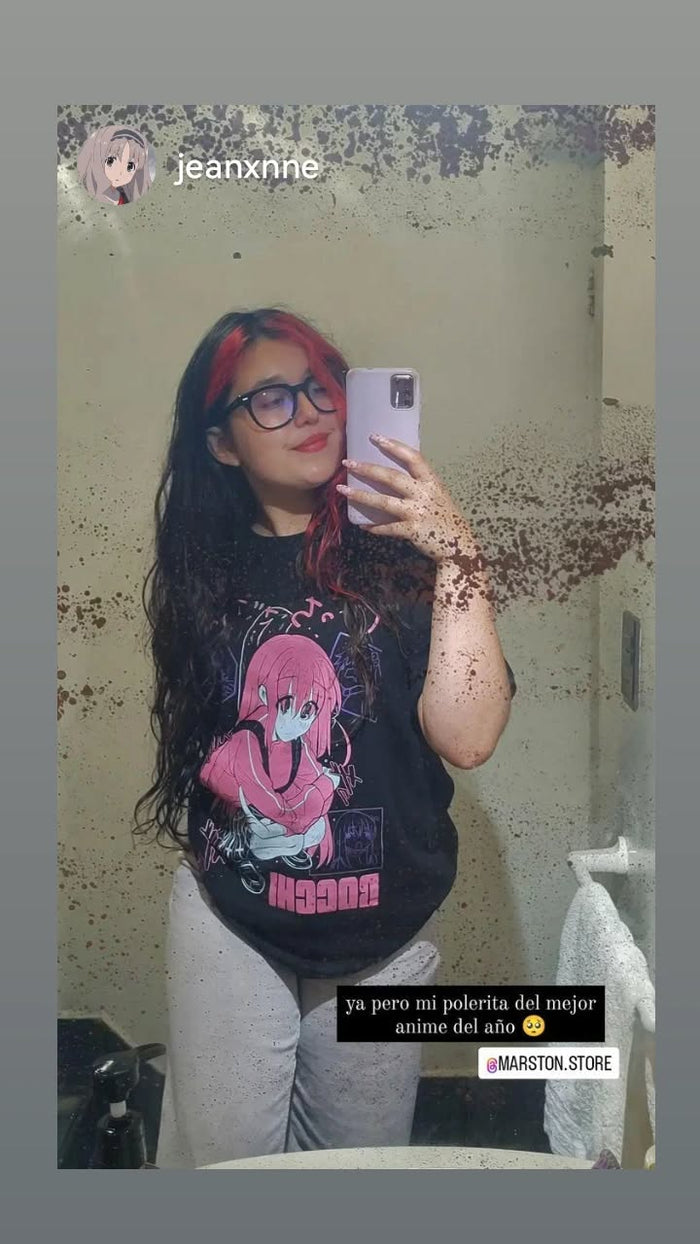 Foto real de cliente - Polera Bocchi the Rock! - Hitori Gotoh