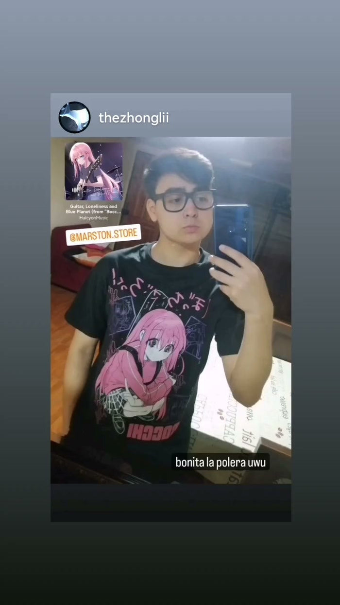 Foto real de cliente - Polera Bocchi the Rock! - Hitori Gotoh