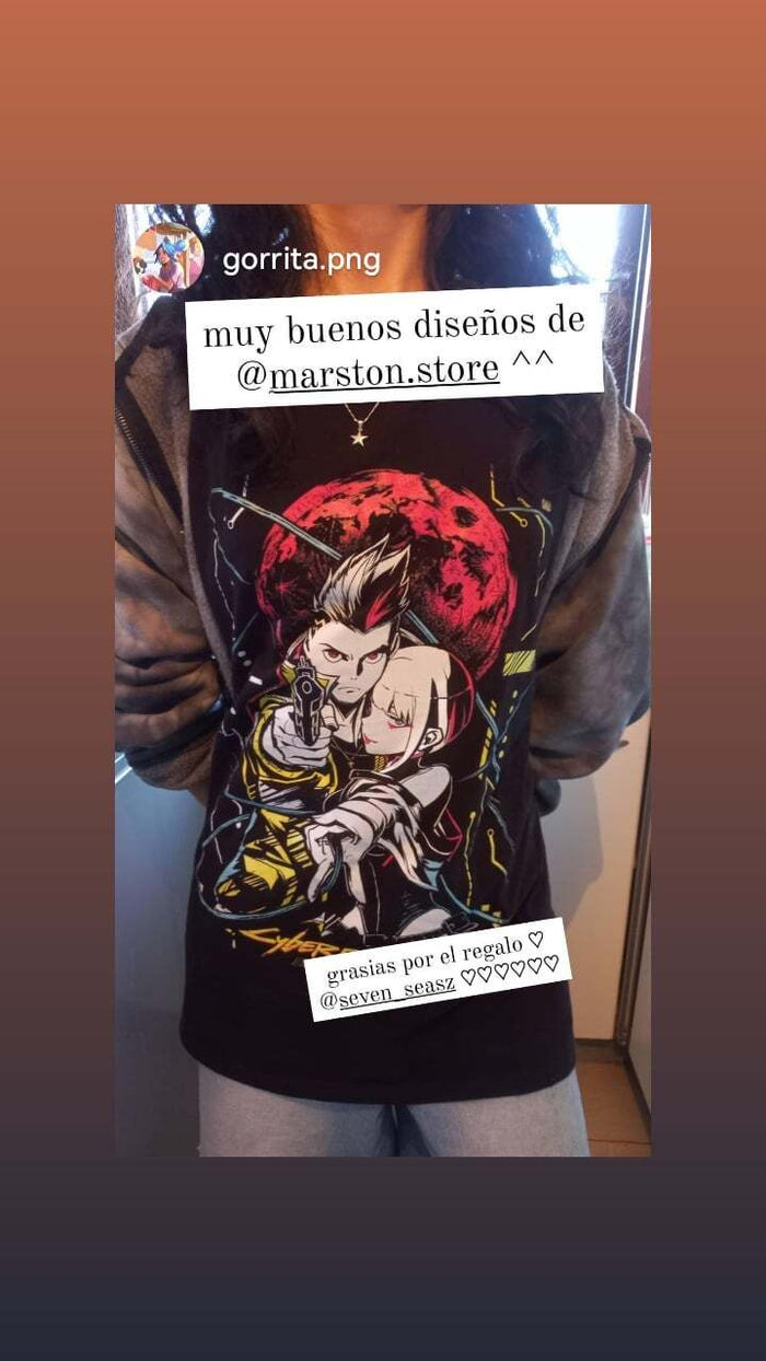 Foto real de cliente - Polera Cyberpunk - Lucy Kushinada x David Martinez