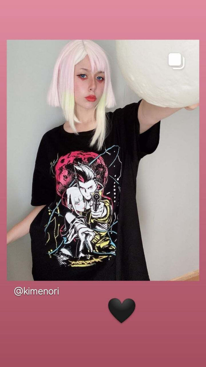Foto real de cliente - Polera Cyberpunk - Lucy Kushinada x David Martinez