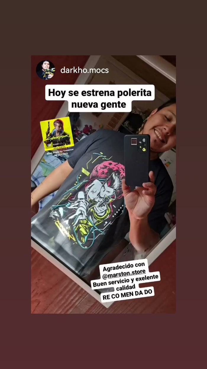 Foto real de cliente - Polera Cyberpunk - Lucy Kushinada x David Martinez