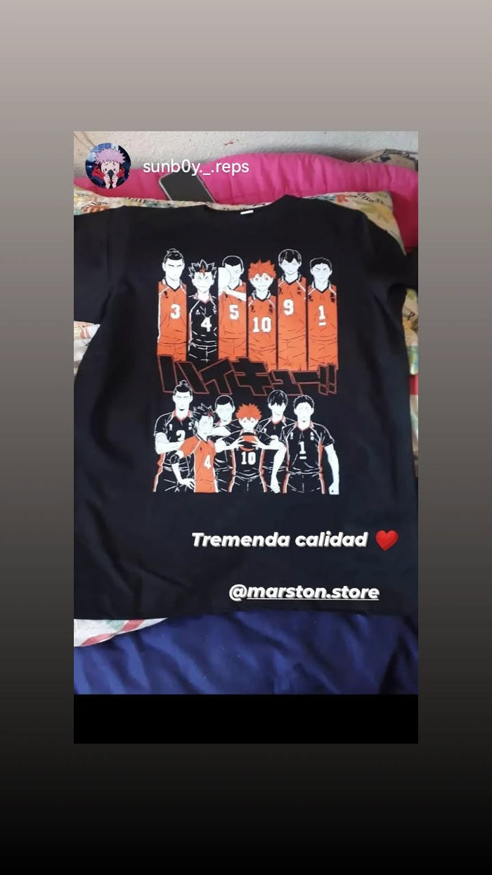 Foto real de cliente - Polera Haikyuu - Karasuno