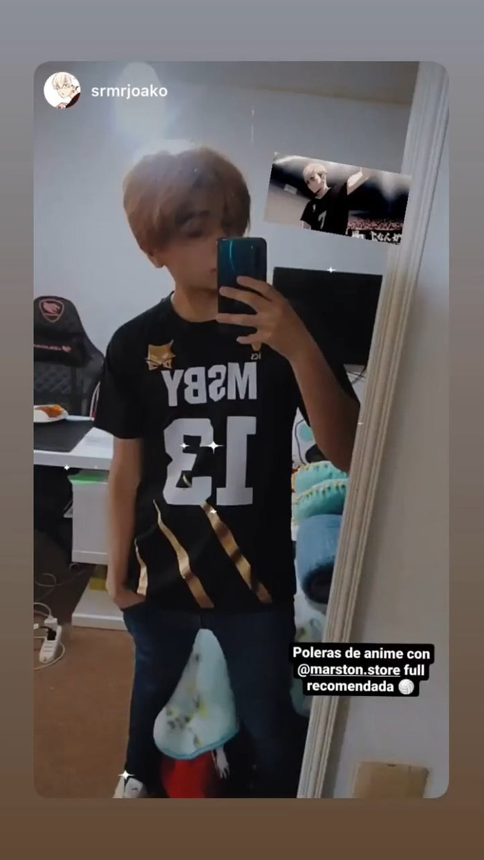 Foto real de cliente - Polera Haikyuu - MSBY Black Jackals - Miya