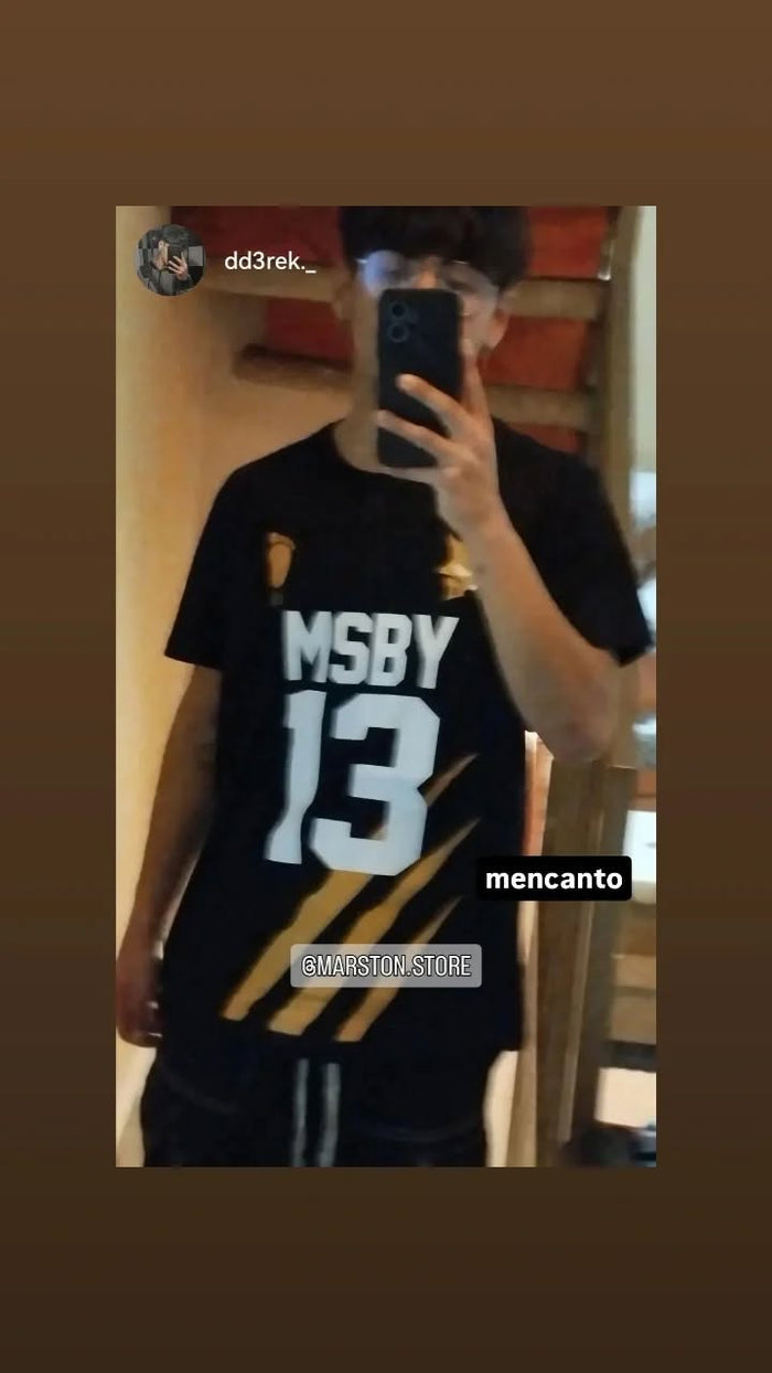 Foto real de cliente - Polera Haikyuu - MSBY Black Jackals - Miya