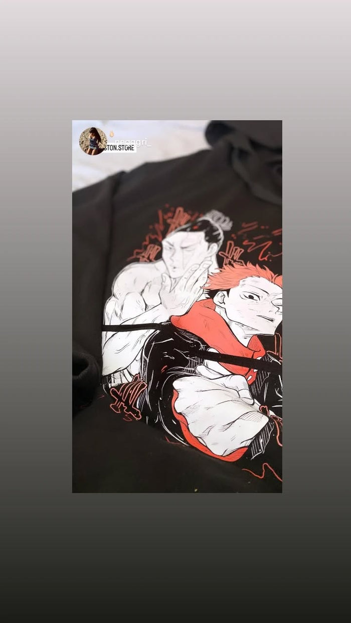 Foto real de cliente - Polera Jujutsu Kaisen - Yuji Itadori - Aoi Todo