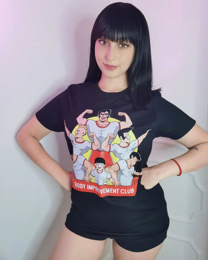 Foto real de cliente - Polera Mob Psycho 100 - Club de físicoculturismo