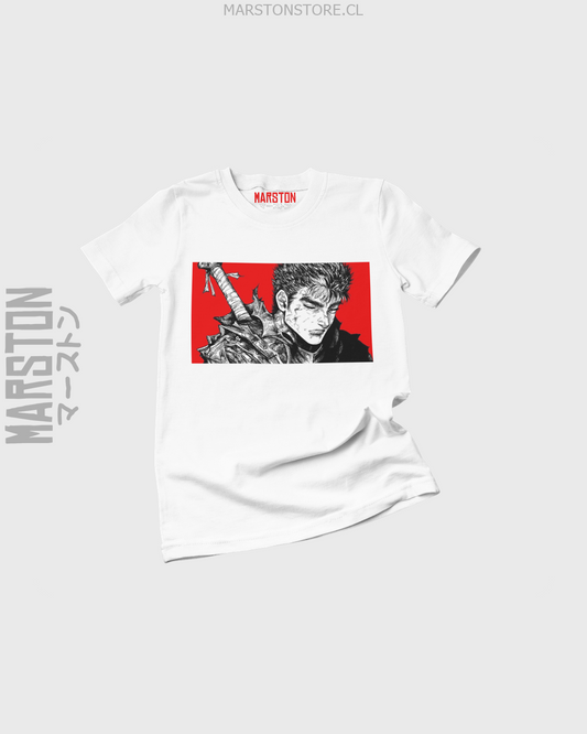 Polera blanca de Berserk con diseño de Guts