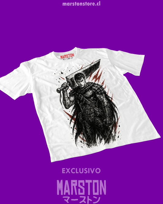 Polera blanca de Berserk con diseño de Guts
