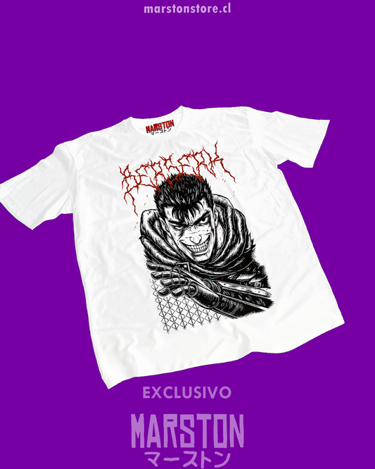 Polera blanca de Berserk con diseño de Guts
