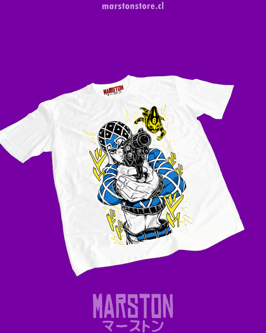 Polera blanca de JoJo's Bizarre Adventure con diseño anime
