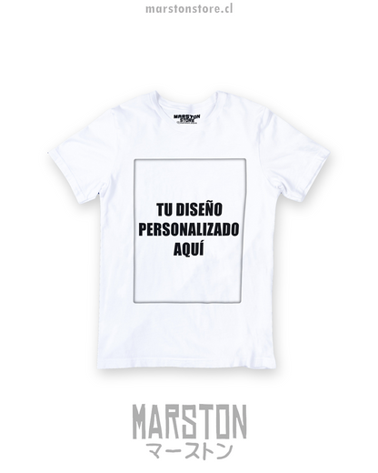 Polera blanca personalizada – mockup Marston sobre fondo blanco