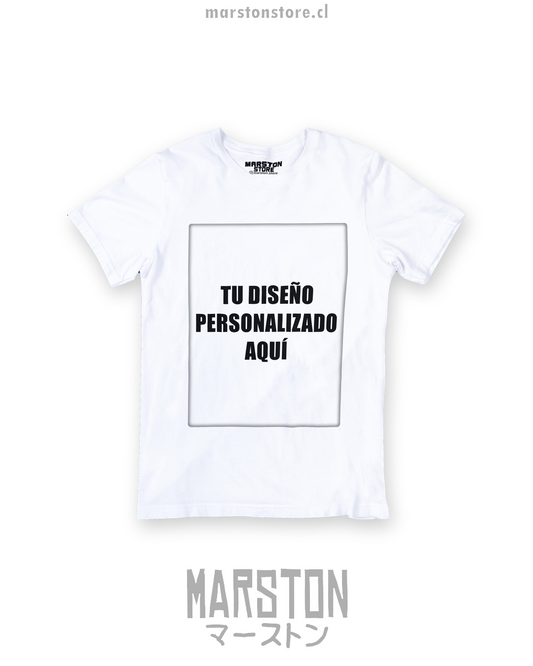 Polera blanca personalizada – mockup Marston sobre fondo blanco