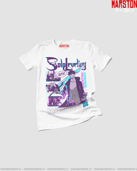 Polera blanca de Solo Leveling con diseño anime