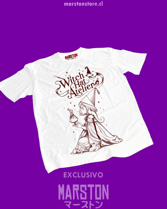 Polera blanca de Witch Hat Atelier