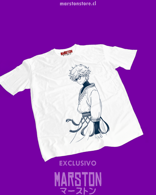 Polera blanca de Witch Hat Atelier