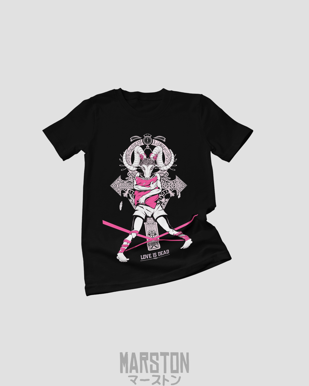 Polera negra con diseño de Catherine