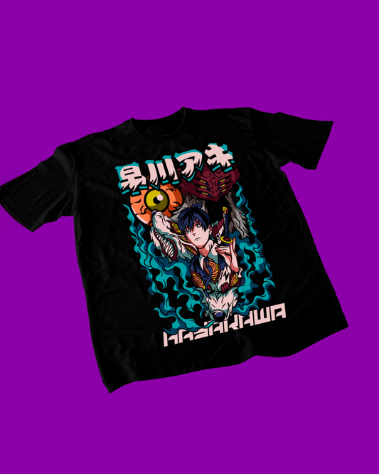 Polera negra Chainsaw Man con diseño de Aki Hayakawa