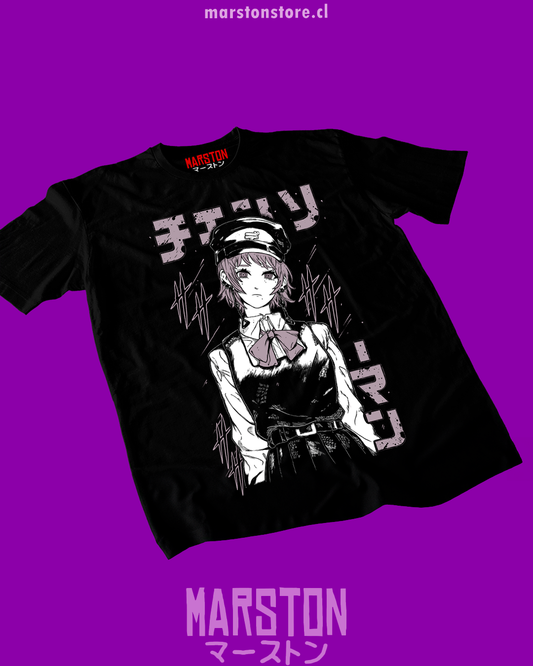 Polera negra Chainsaw Man con diseño de Fami
