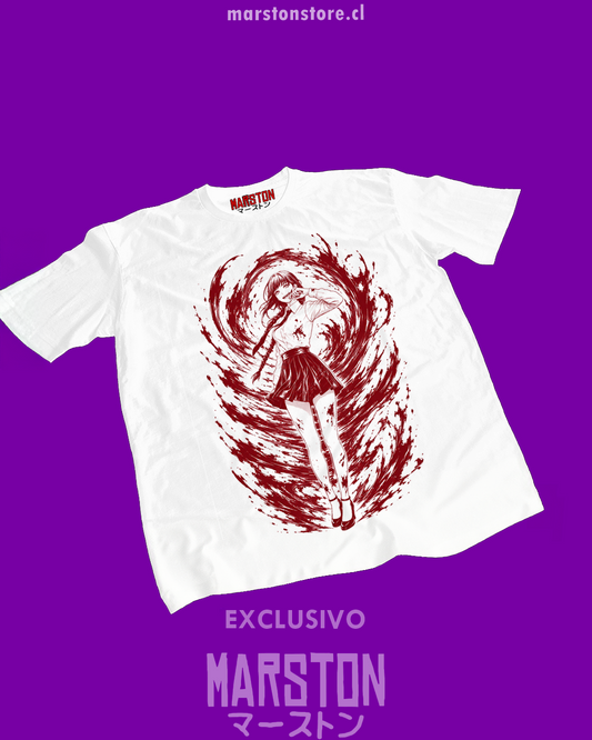 Polera blanca Chainsaw Man con diseño de Makima
