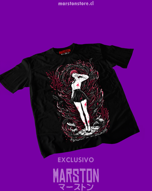 Polera negra Chainsaw Man con diseño de Makima