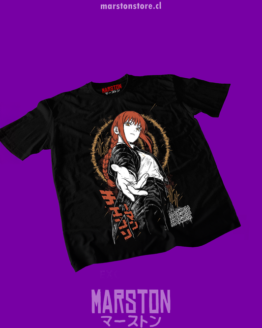 Polera negra Chainsaw Man con diseño de Makima