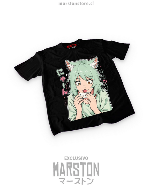 Polera negra Chainsmoker Cat con diseño de Aruko Sakai
