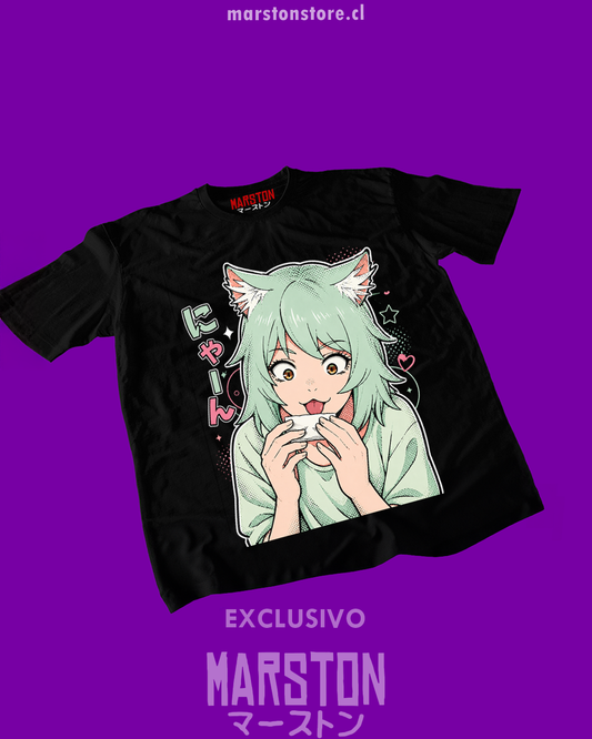 Polera negra Chainsmoker Cat con diseño de Aruko Sakai