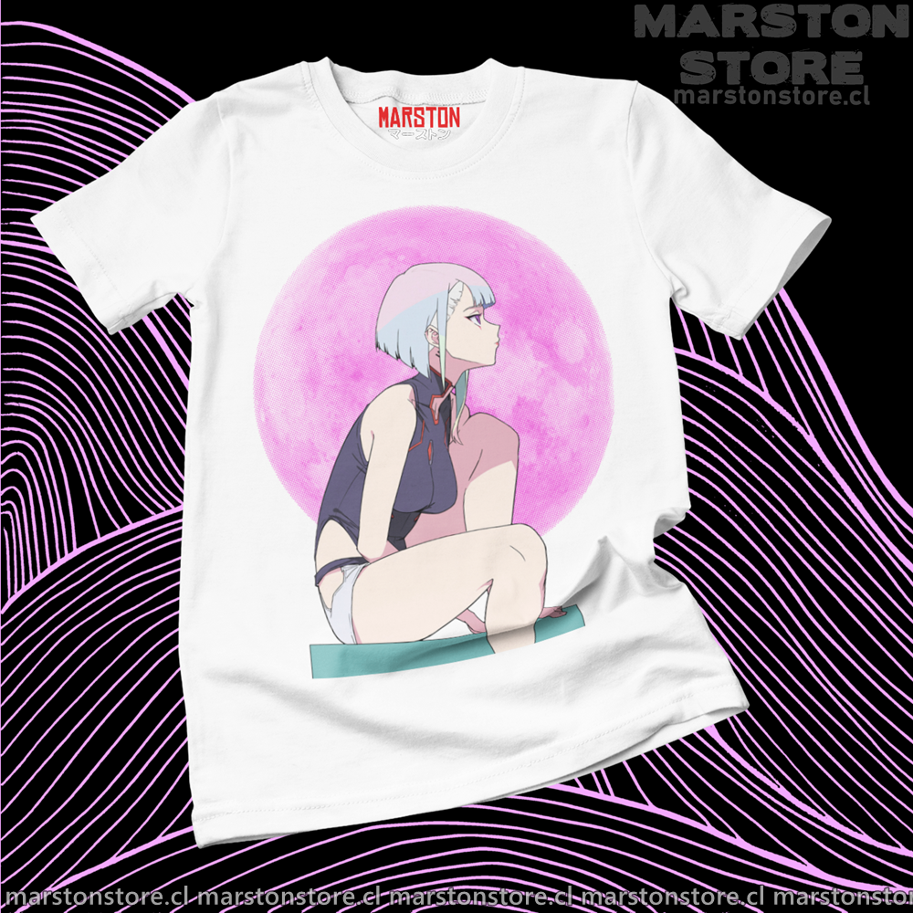 Polera blanca de Cyberpunk: Edgerunners con diseño de Lucy Kushinada