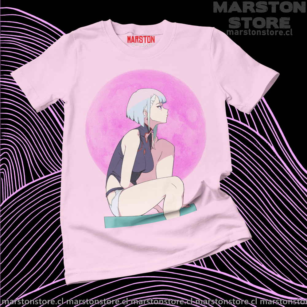 Polera rosada de Cyberpunk: Edgerunners con diseño de Lucy Kushinada