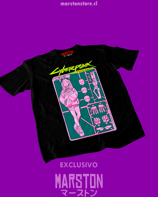 Polera negra de Cyberpunk: Edgerunners con diseño de Rebecca