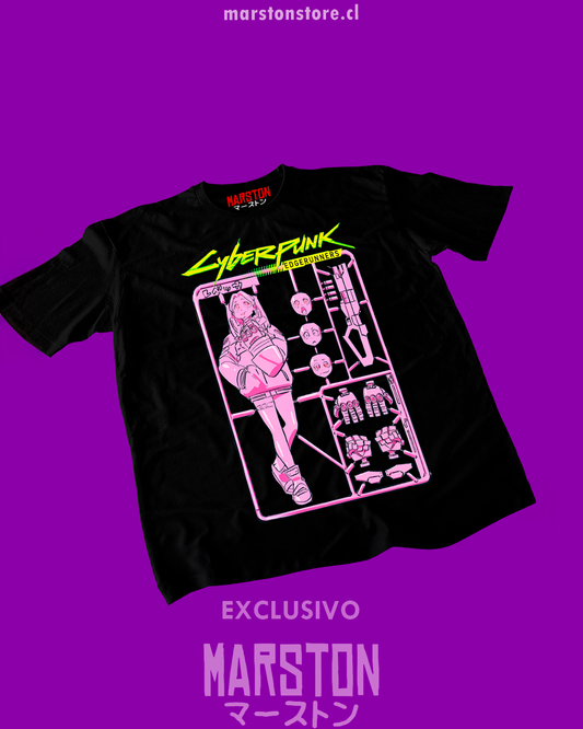 Polera negra de Cyberpunk: Edgerunners con diseño de Rebecca