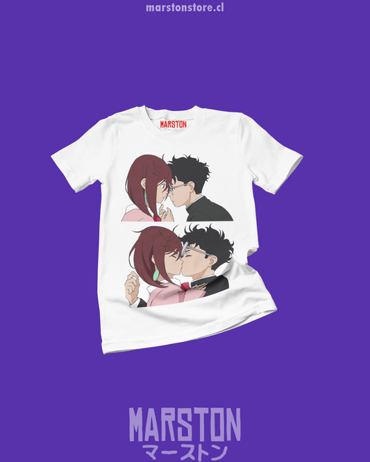 Polera blanca con diseño de Dandadan