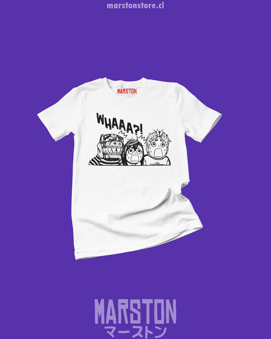 Polera blanca con diseño de Dandadan