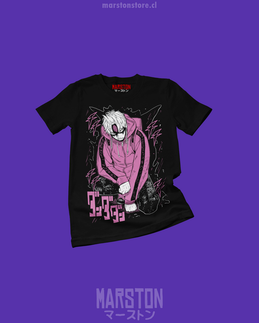 Polera negra Dandadan con diseño de Evil Eye