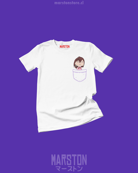 Polera Dandadan con diseño de Momo Ayase de bolsillo