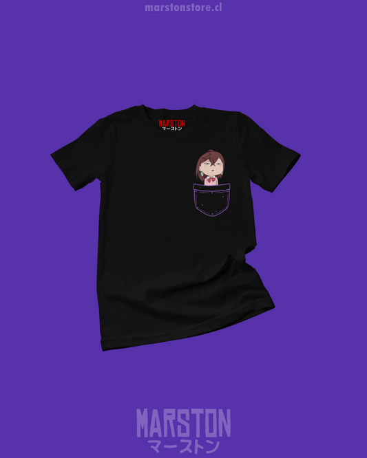 Polera negra Dandadan con diseño de Momo Ayase de bolsillo