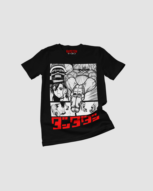 Polera negra Dandadan con diseño de Momo Ayase