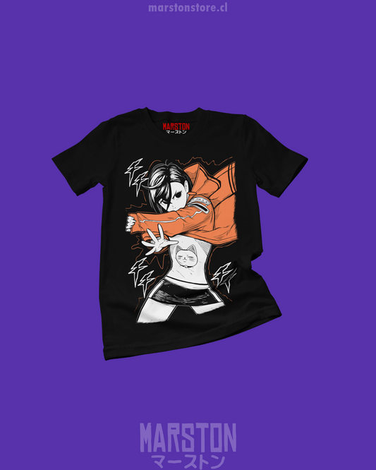 Polera negra Dandadan con diseño de Momo Ayase