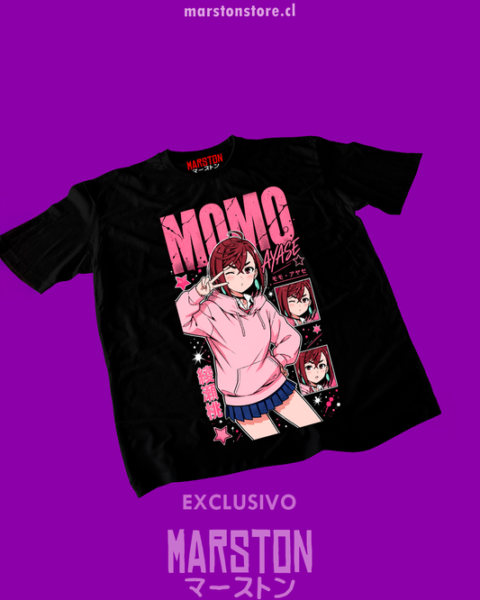 Polera negra Dandadan con diseño de Momo Ayase