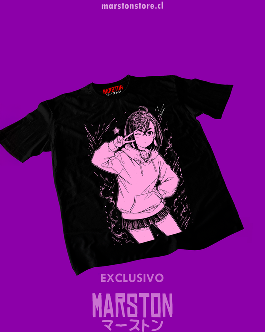Polera negra Dandadan con diseño de Momo Ayase
