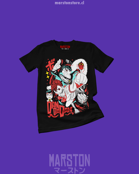 Polera negra Dandadan con Momo Ayase, Okarun y Turbo Abuela
