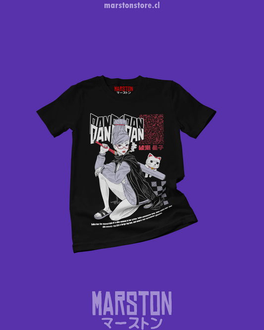Polera negra con diseño de Dandadan