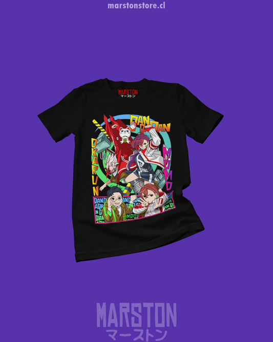 Polera negra con diseño de Dandadan