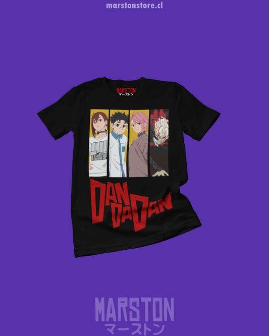 Polera negra Dandadan con Okarun, Momo Ayase y Aira Shiratori