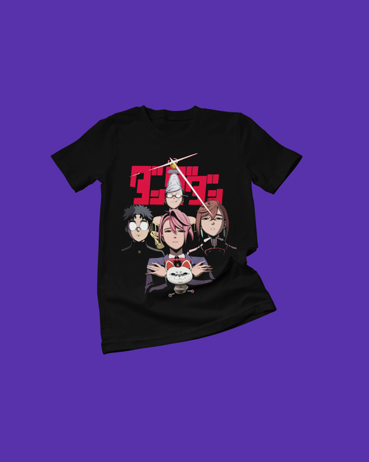 Polera negra Dandadan con Okarun, Momo Ayase, Aira Shiratori, Seiko Ayase y Turbo Abuela